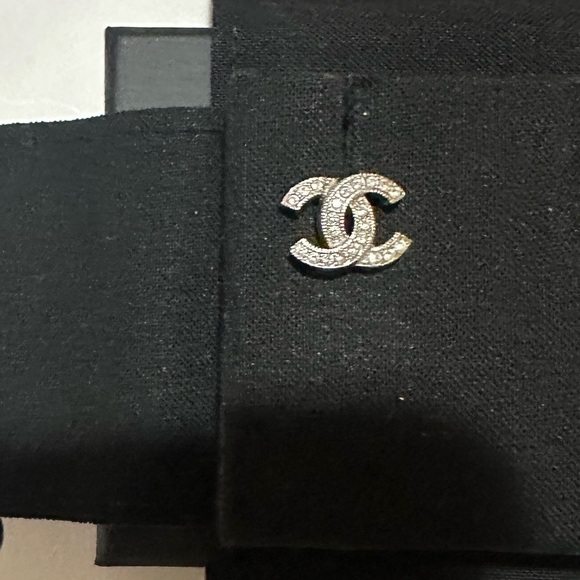 Chanel CC earrings (only one pair) - Picture 2 of 3